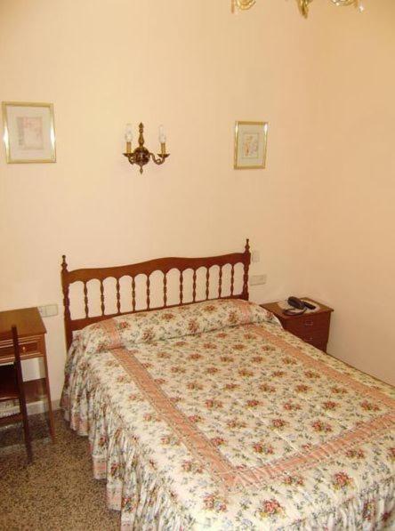 مدريد Hostal Miguel Angel الغرفة الصورة