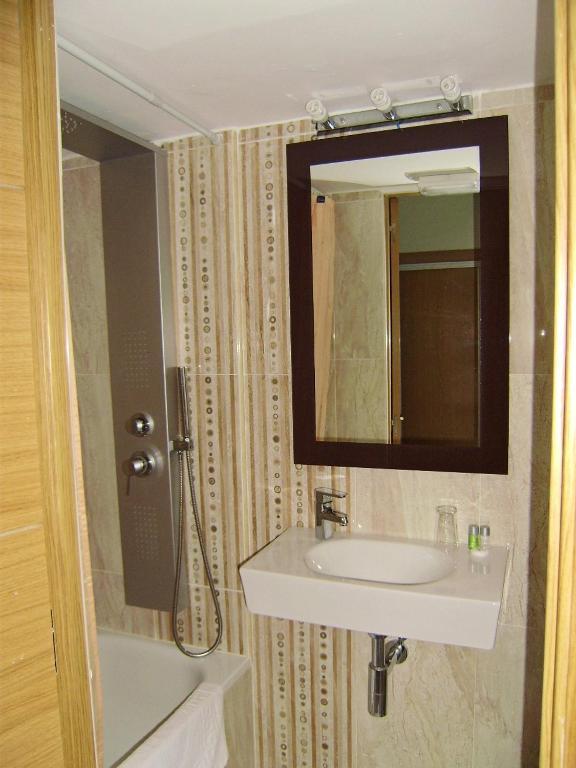 مدريد Hostal Miguel Angel المظهر الخارجي الصورة